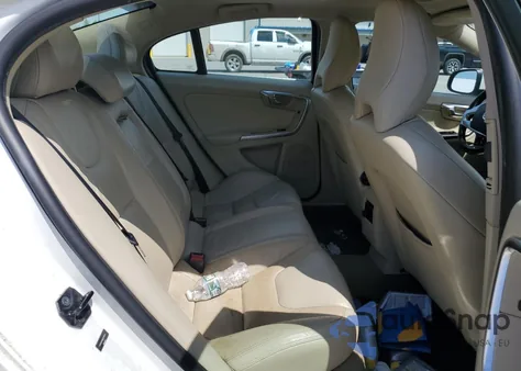 2013 Volvo S60 T5 z USA, uszkodzony, nr VIN YV1612FH6D2210414